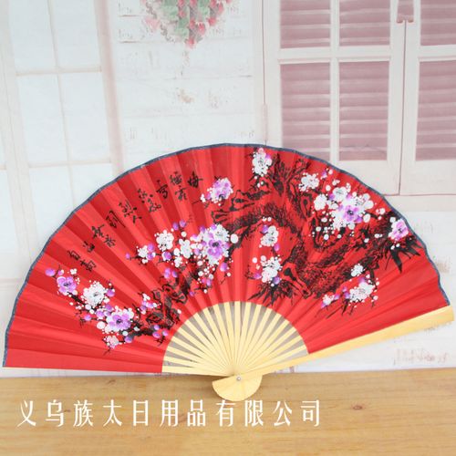 红梅映喜 中式婚庆扇子的国风布置指南